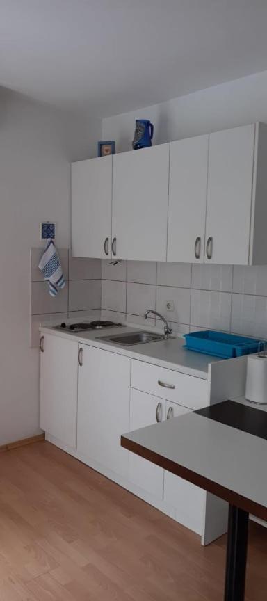 Peace And Quiet Apartment In Brela, Croatia Exterior foto
