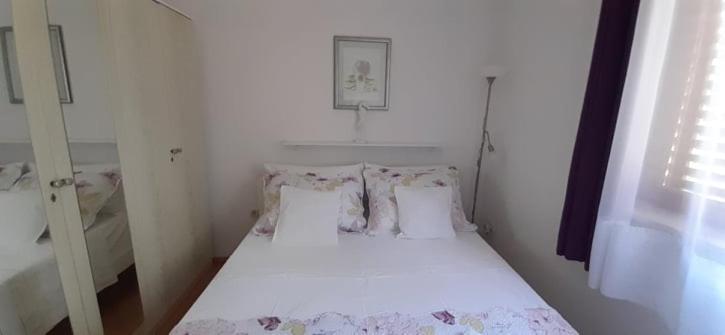 Peace And Quiet Apartment In Brela, Croatia Exterior foto